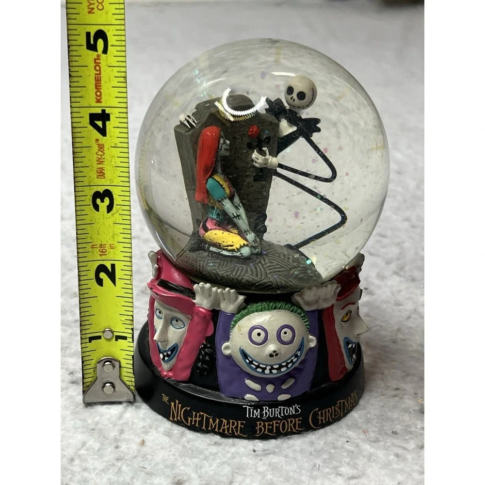 DISNEY NIGHTMARE BEFORE CHRISTMAS SNOWGLOBE BY WESTLAND 25205 JACK SKELLINGTON‎